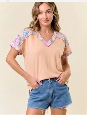 Lovely Melody Peach V-Neck Tee with Floral Trim NEW Size Xl